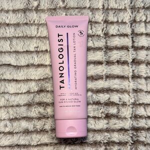 Tanologist Daily Glow Hydrating Tan Lotion — Fair to Medium